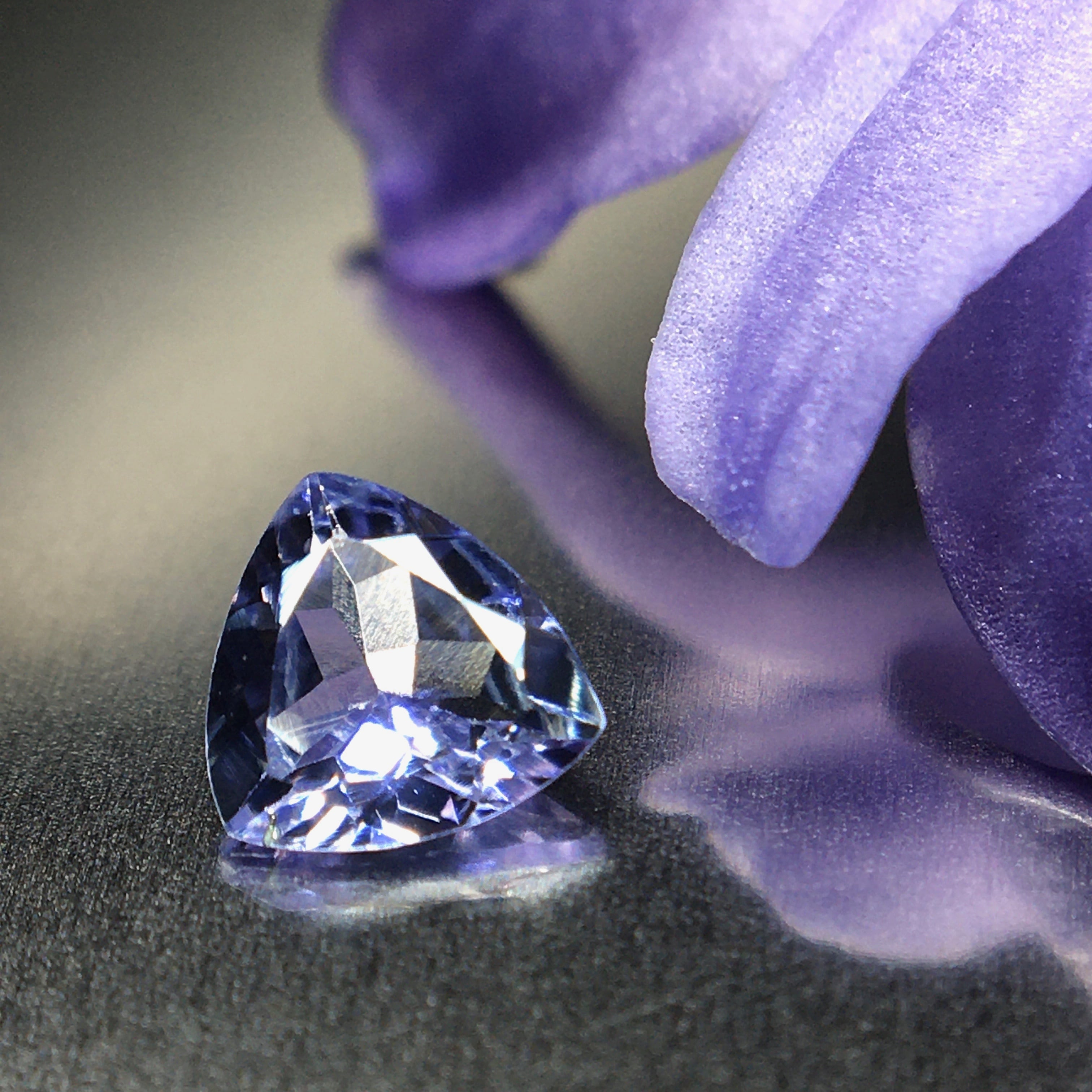 繊細な”すみれ色”の宝石 0.3ct UP 天然 非加熱 タンザナイト