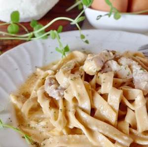 クッチーナさんのパスタ 綾豚カルボナーラ(冷凍)