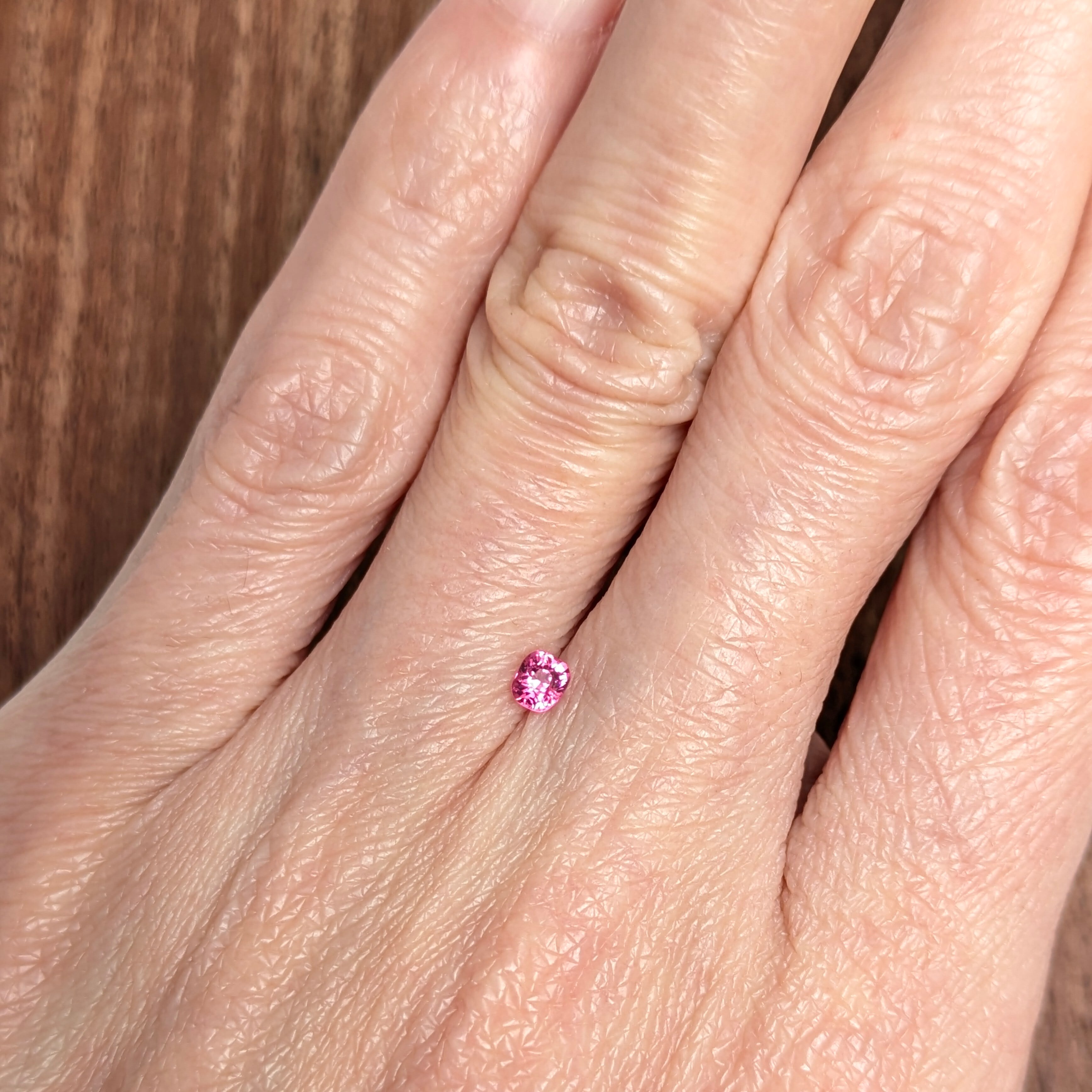 ピンクスピネルルース ミャンマー・モゴック産 【0.19ct】 PRO208146