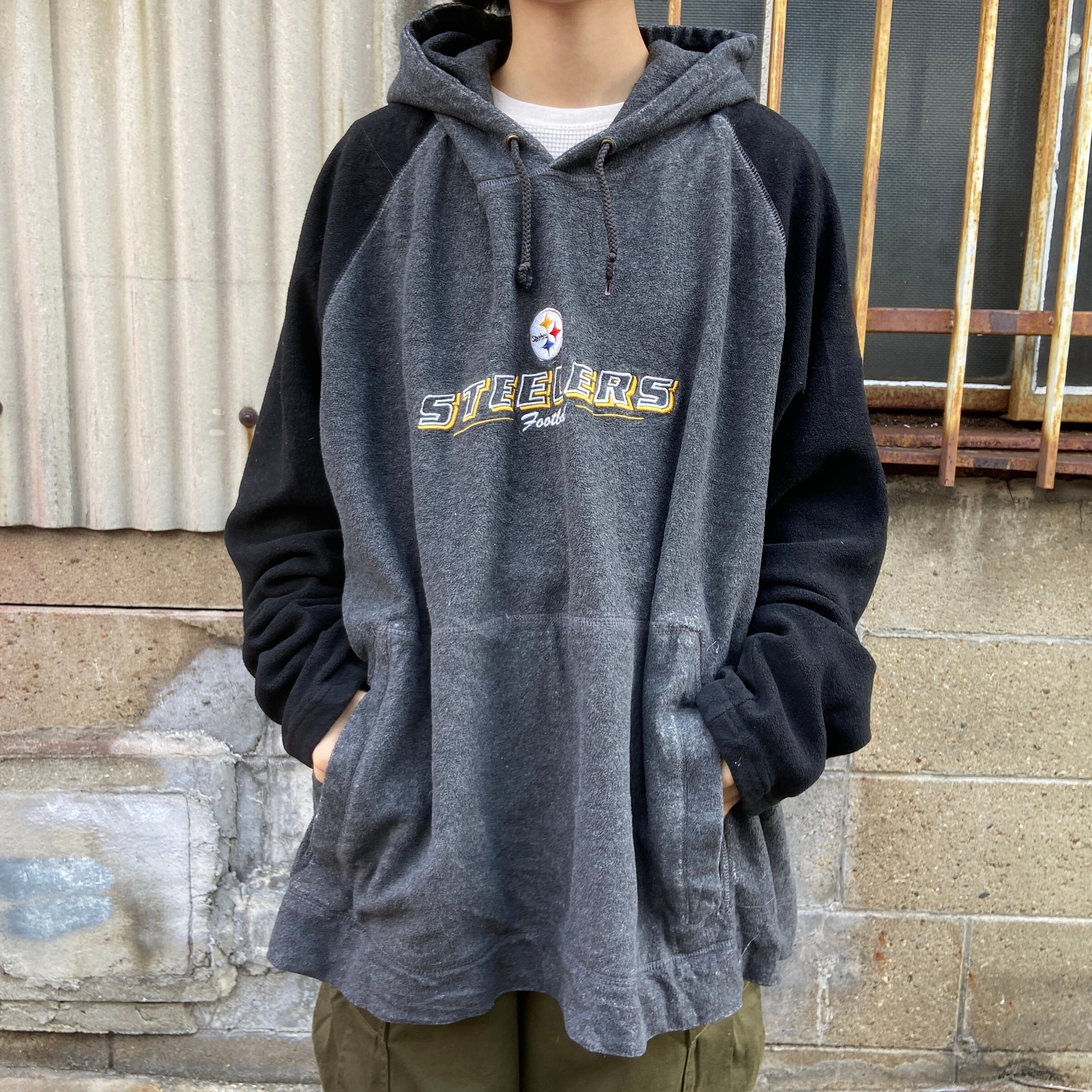 ビッグサイズ Nfl ピッツバーグ スティーラーズ フリースパーカー メンズ2xl相当 古着 ラグランスリーブ プルオーバー グレー ブラック 黒色 Pittsburgh Steelers チームロゴ刺繍 大きいサイズ フリースジャケット Ha10 Cave 古着屋 公式 古着通販サイト