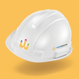 可愛らしいお城の山のロゴ