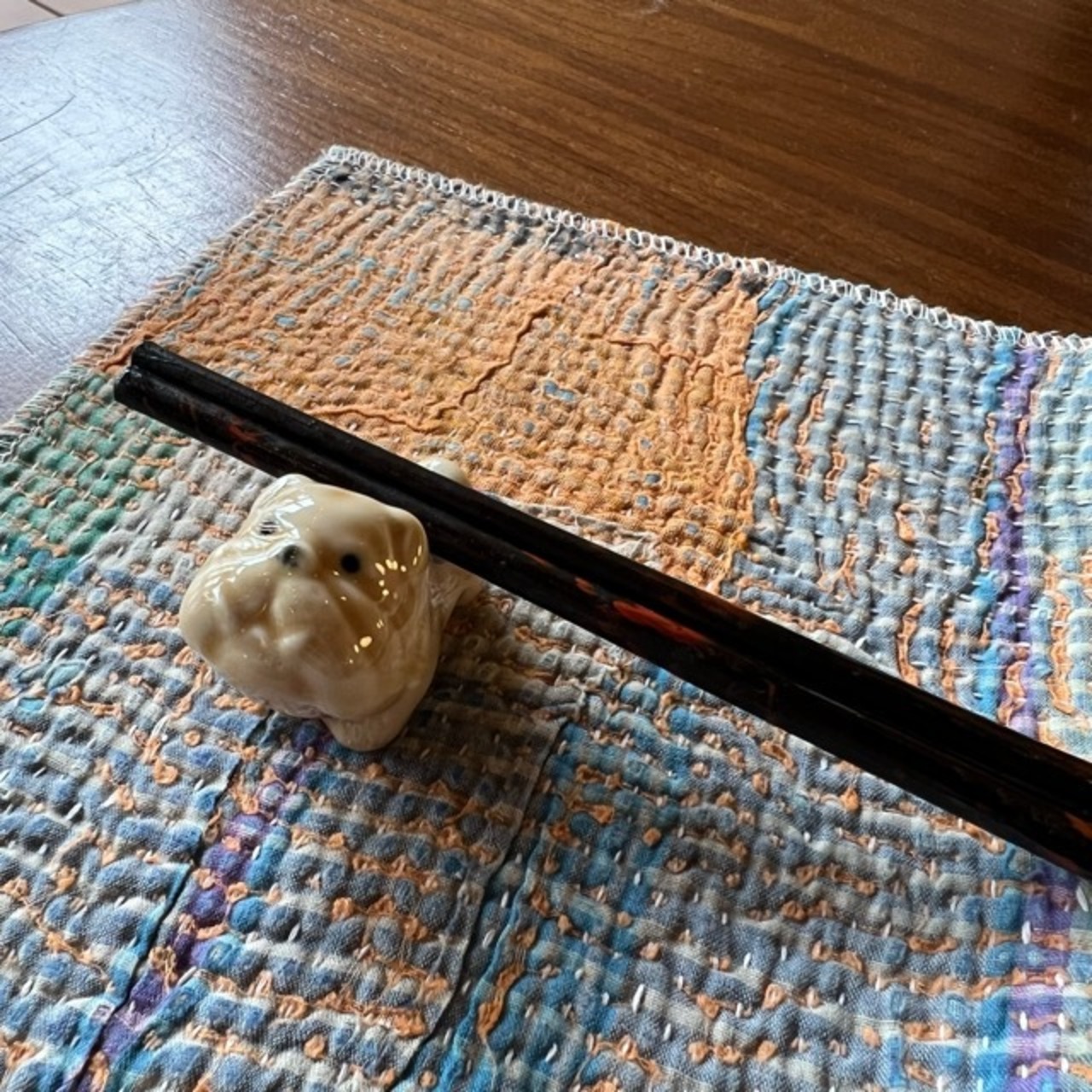 Brown Bulldog Chopstick Rest　茶ブルドッグ箸置　箸置き　ブルドッグ　犬　わんこ　カトラリーギフト　プレゼント