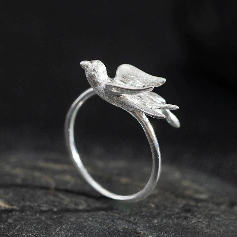 つばめのリング - 鳥の姿を見事に捉えたデザイン R363 | Vary