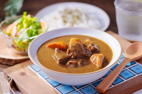 よしもとカレーつやま牛そずり肉編240g×5個セット | 津山圏域
