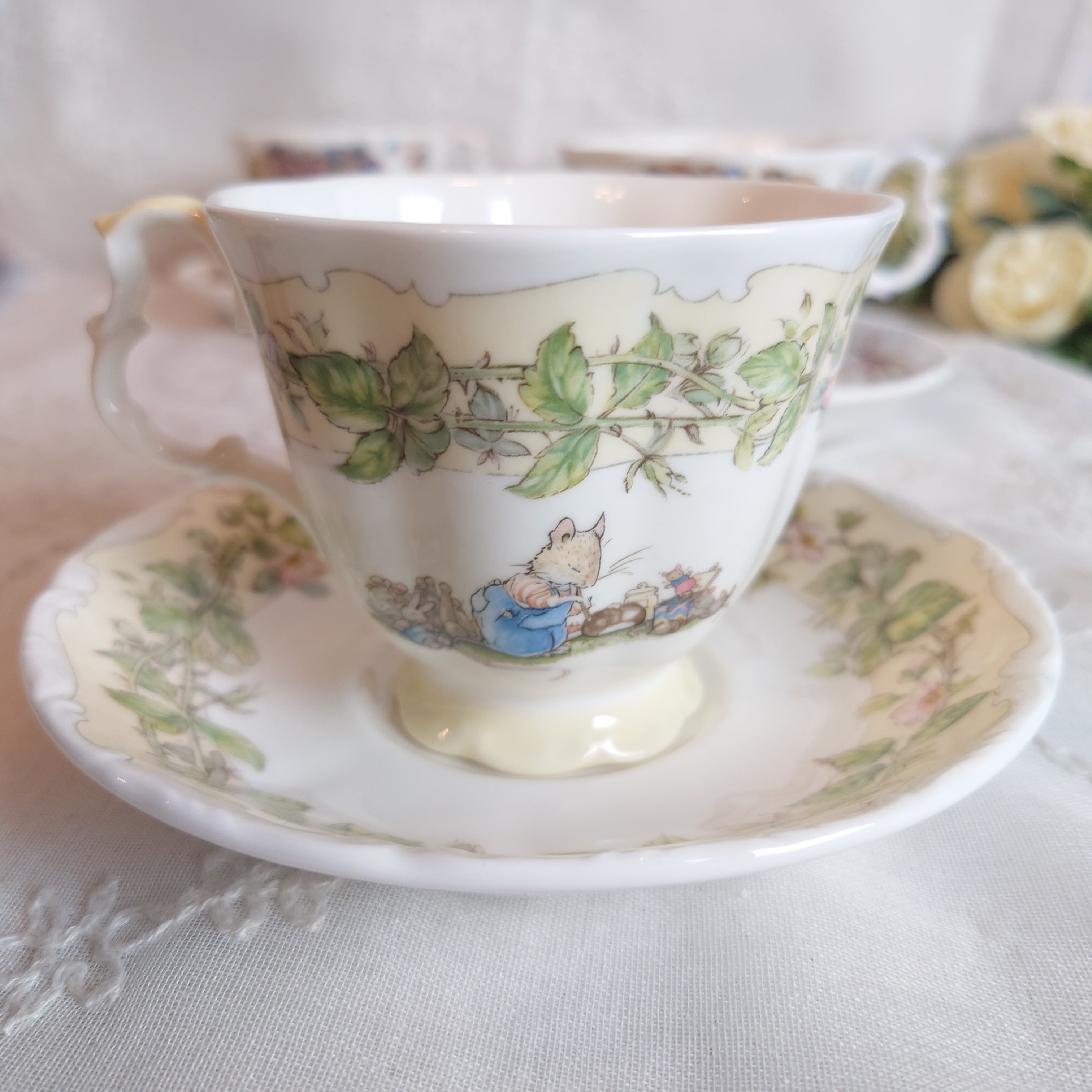 ロイヤルドルトン ブランブリーヘッジ カップ＆ソーサー 四季シリーズ