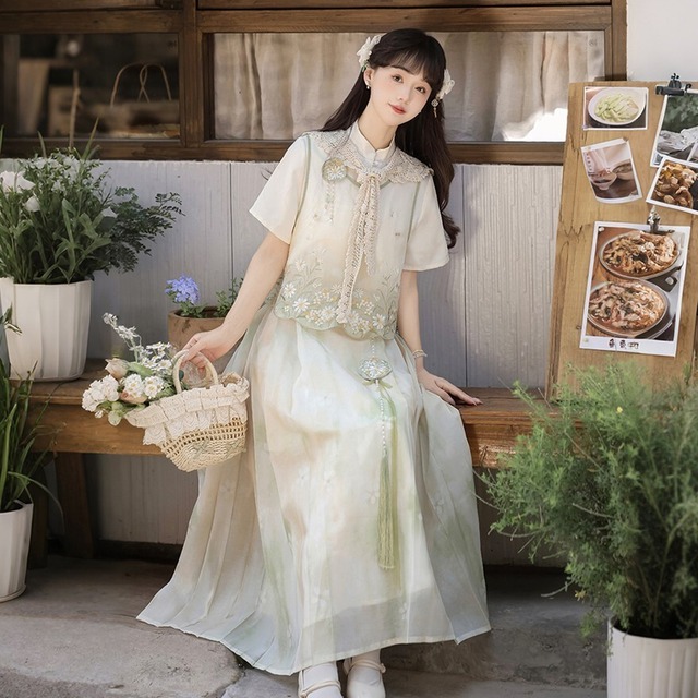 野花にほどける朝露 花刺繍ベストと淡彩ロングスカートの中華クラシカル4点セット