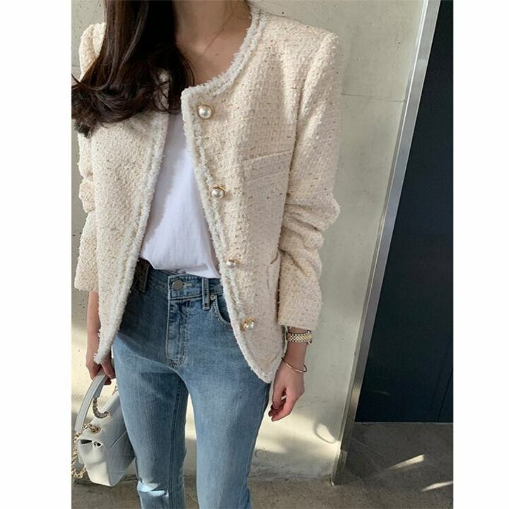 Pearl button round neck tweed jacket