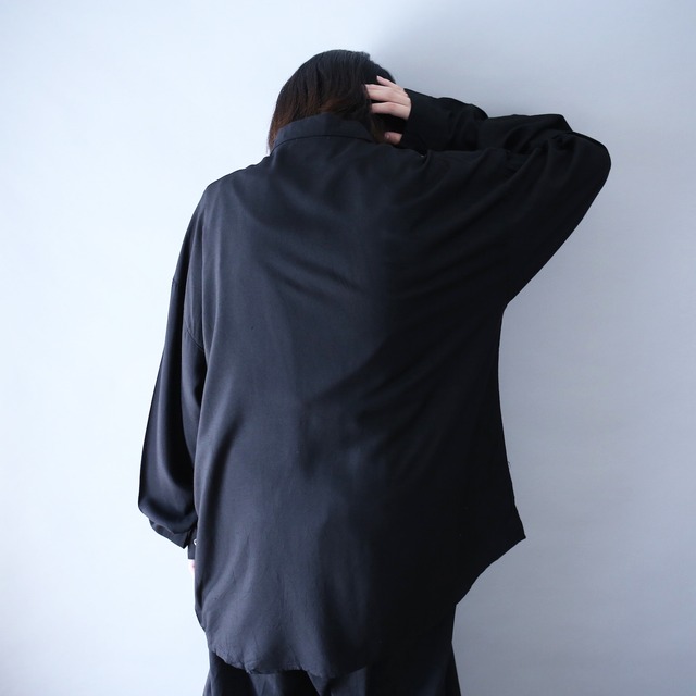 "GOOUCH"  geometry embroidery over silhouette black mode shirt