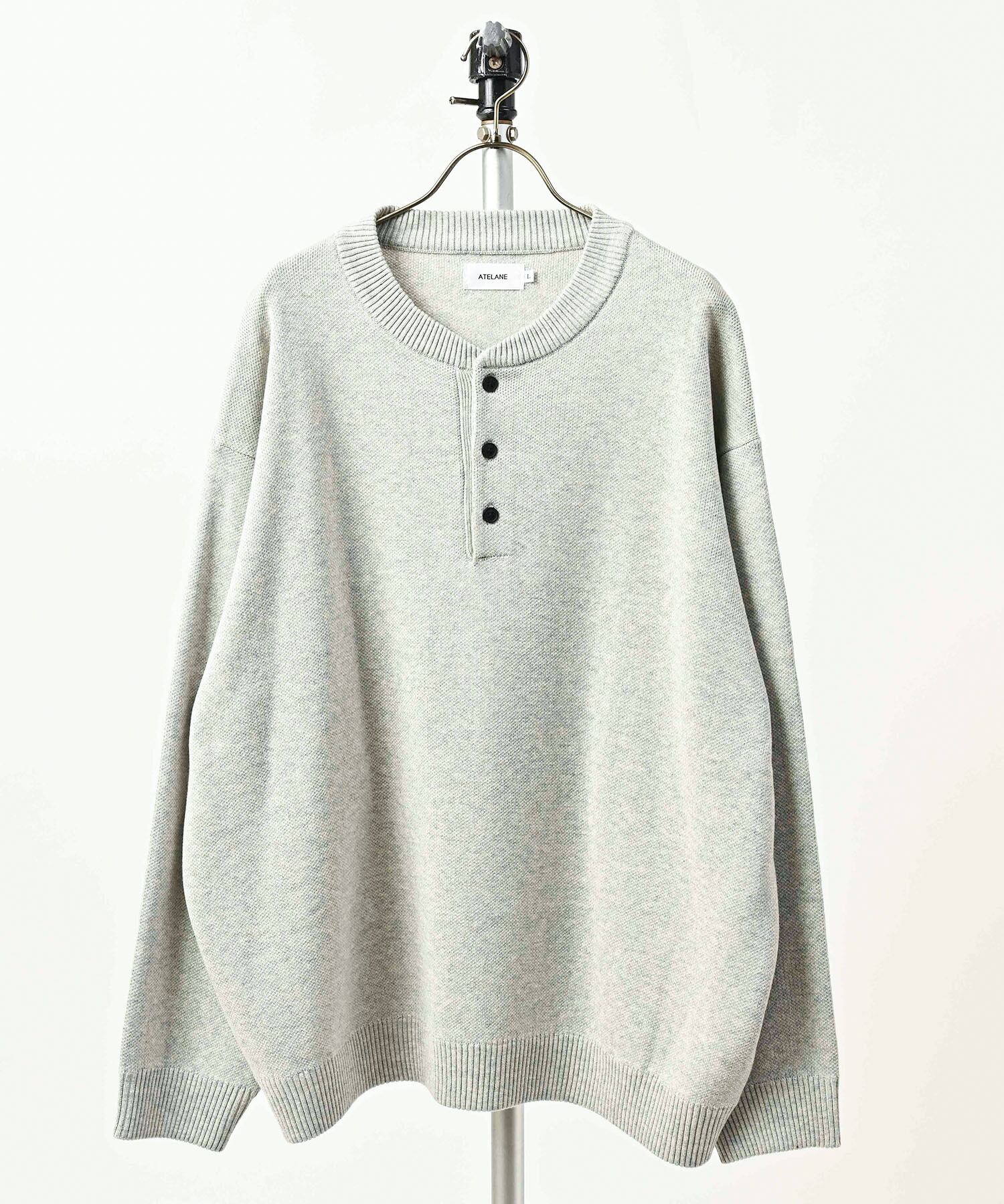 ATELANE Acrylic/Cotton Double Jacquard Sweatshirt-Style Henley Neck (GRY) 26A-21010