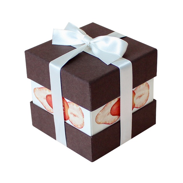 ケーキボックス ホワイト ピンク ブラウン グリーン プレゼント 贈り物 ギフト ラッピング インテリア ディスプレイ インテリア雑貨 かわいい おしゃれ リボン 梱包 紙製 貼箱 イベント クリスマス バレンタイン 誕生日 小物入れ 収納 収納ボックス いちご 栗