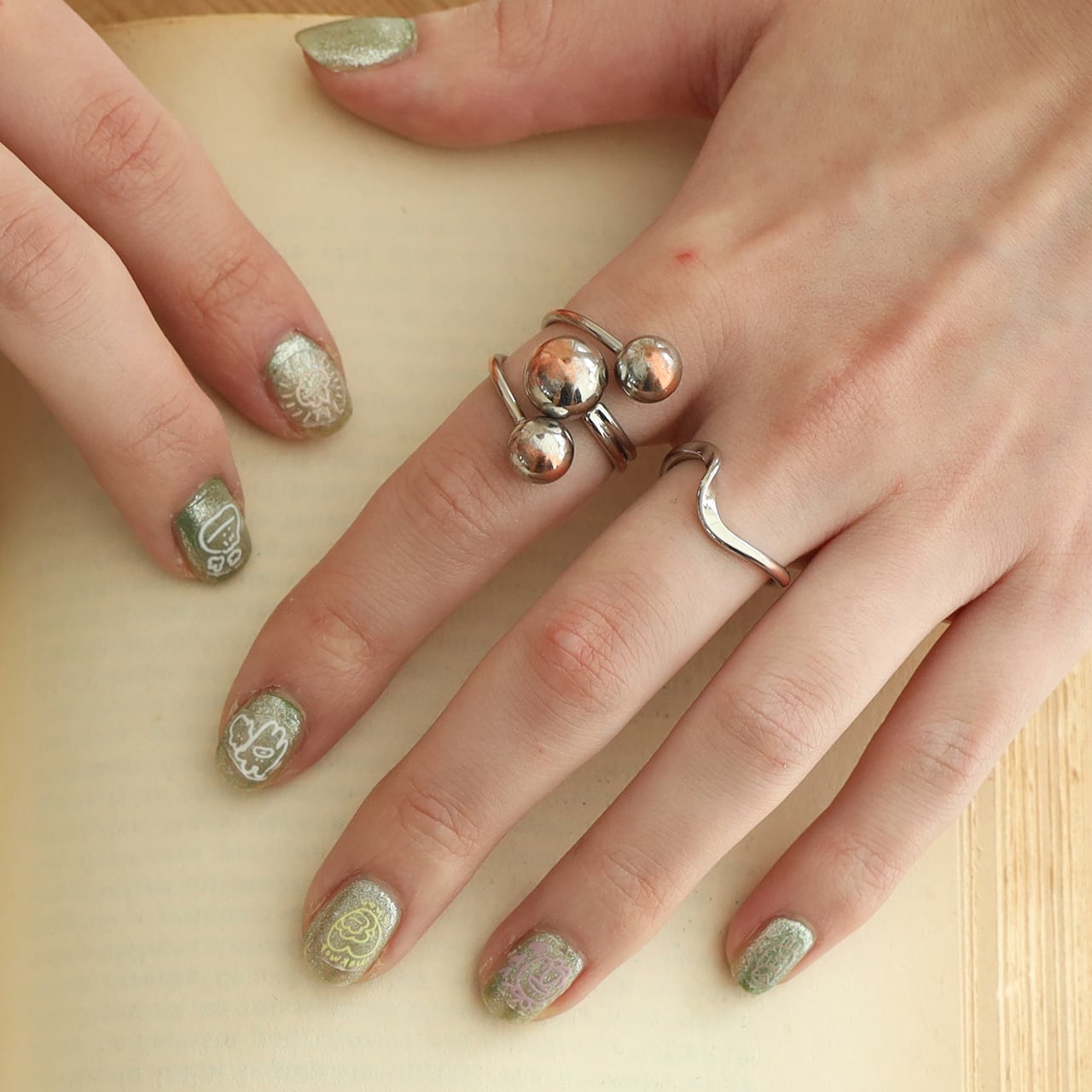 No.8034s ネイルパーツ 貼り付け シルバー ホワイト カメオ風 10