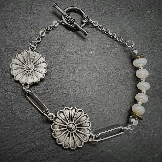Daisy Pearl Bracelet