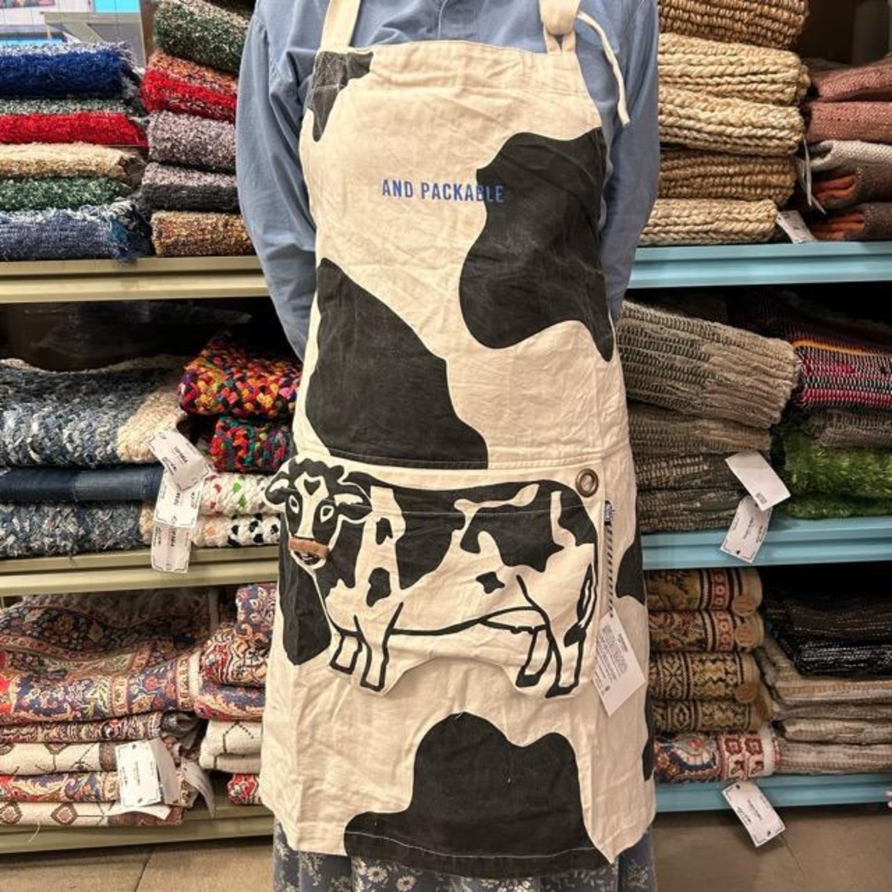 PAP エプロン COW-NT 牛 牛型ポケット ナチュラル　コンパクト パッカブルエプロン 持ち運び 便利 自宅用 アウトドア ギフト　ポケット　