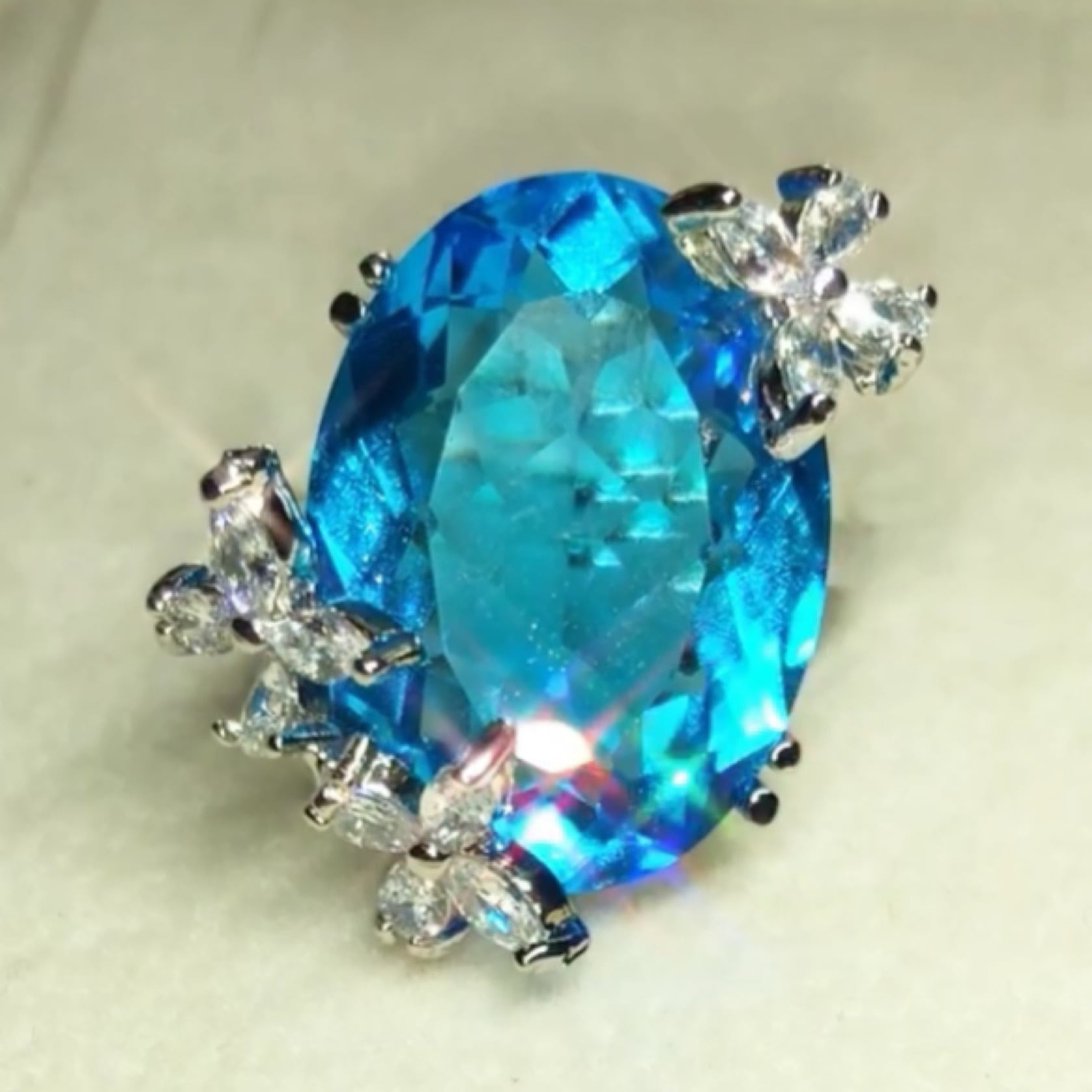 ブルートパーズ指輪 青色 蝶々とお花 20mmx15mm 8g ダイヤモンド 