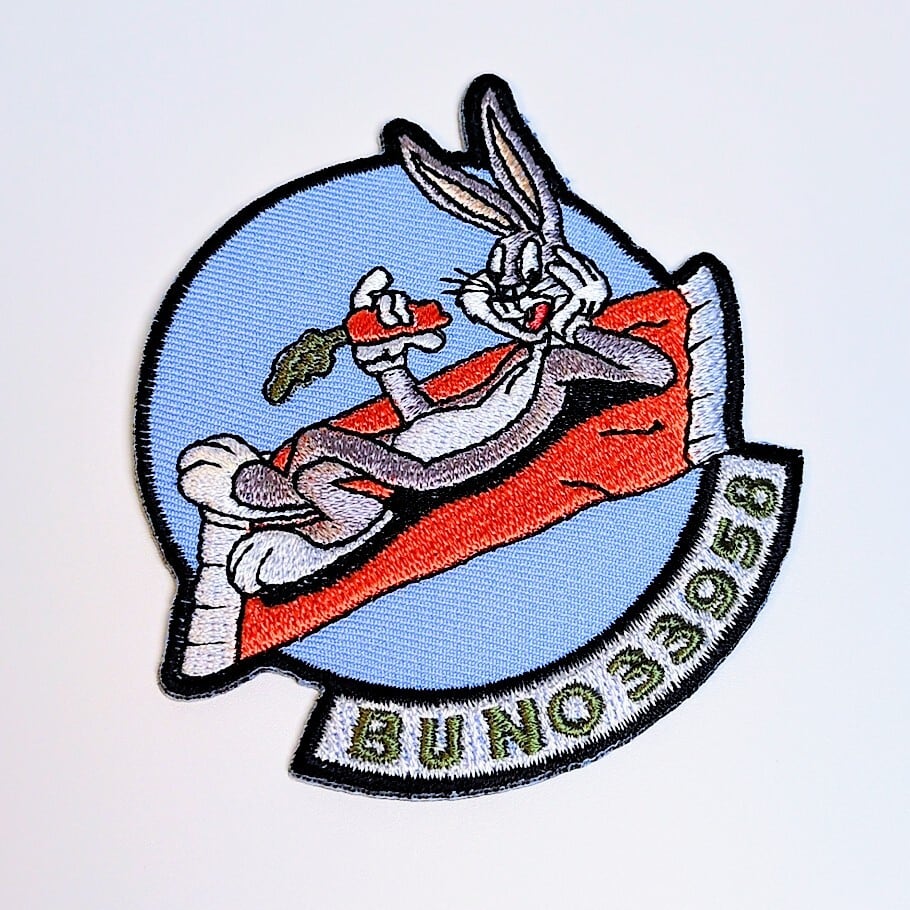 送料無料！ ★刺繍アイロンワッペン★【Looney Tunes / ルーニーテューンズ 】 バッグスバニー〚アメリカン雑貨 アメトイ〛
