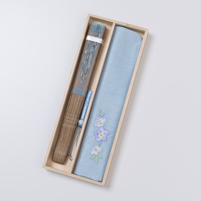 額透かし彫扇 紗月 わすれな草 水