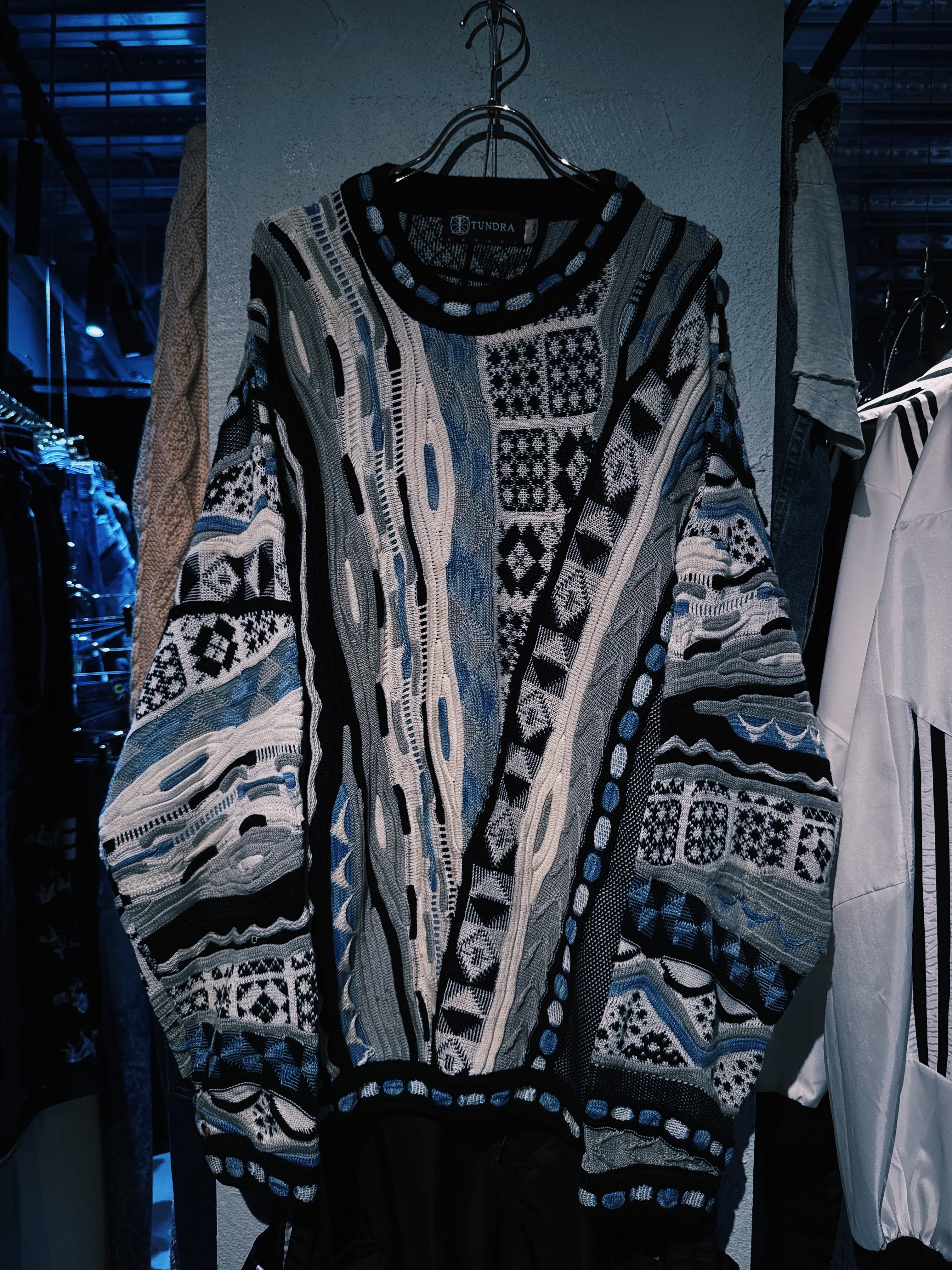 【D4C】90's vintage "TUNDRA" mulch color design 3D knit pullover