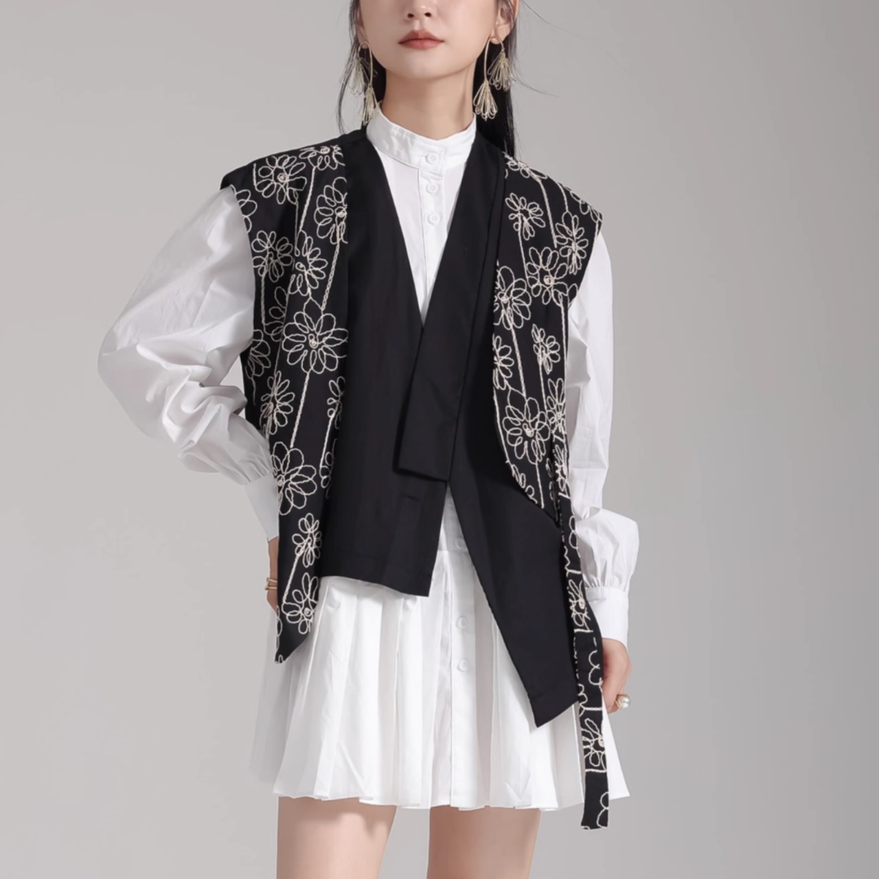 Jacquard embroidered floral vest (ME107)