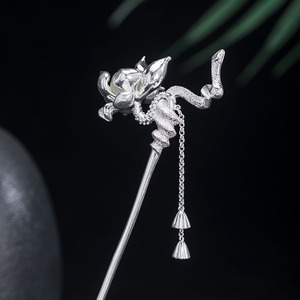 蓮と蛇のかんざし - ネフライトの清涼感と銀の輝きが調和した逸品K123