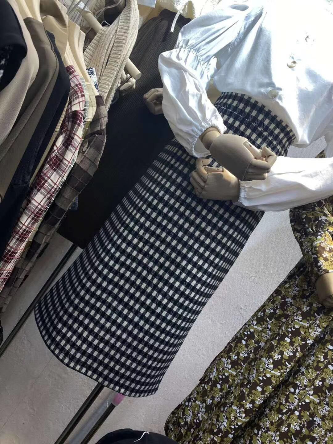 ミモレ丈チェックスカート