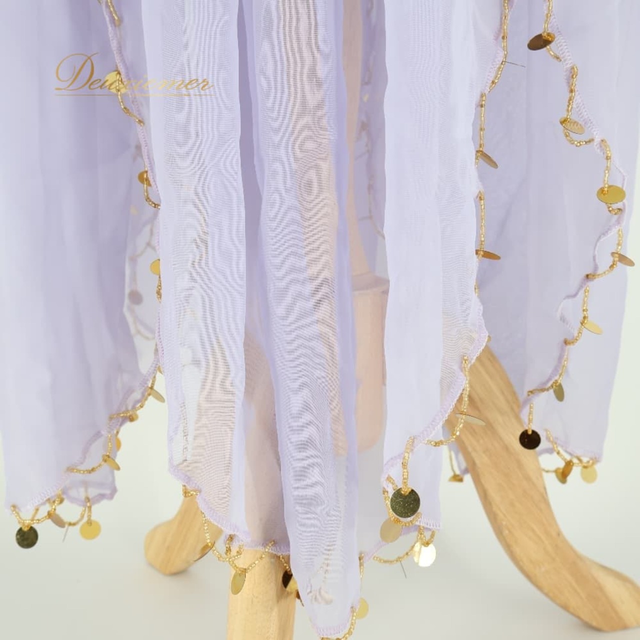 ベリーダンス オリエンタル 衣装 上下セット パープル系 トップス スカート ベルト チョーカー ベール アーム 紫 金 フリンジ 淡い 装飾 豪華 アーム飾り 腕飾り かわいい スリット 華やか ダンス衣装 イベント ステージ