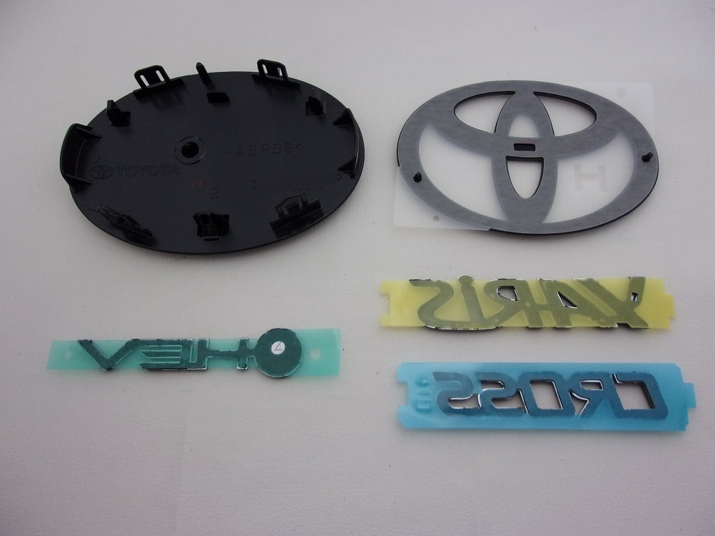 10系 ヤリス クロス (YARiS CROSS) トヨタ202 ブラックエンブレム