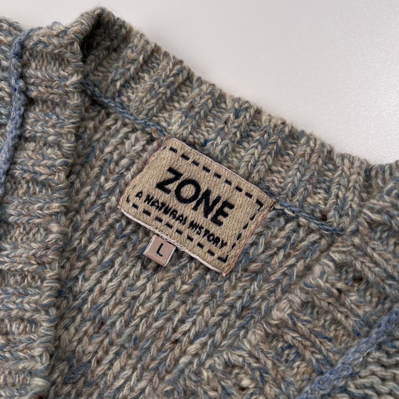 スペイン製 ビンテージ ZONE A NATURAL HISTORY Vネック デザイン ウールニットセーター サイズ L /グレー×水色系