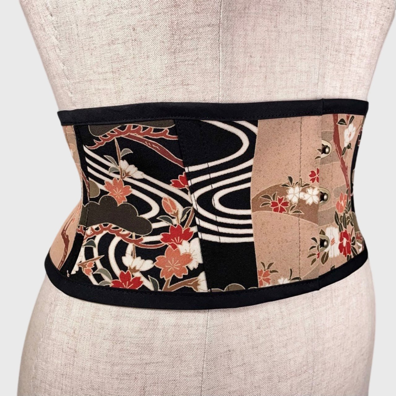 着物コルセット（椿・黒留袖より制作）Kimono Corset (Camellia 