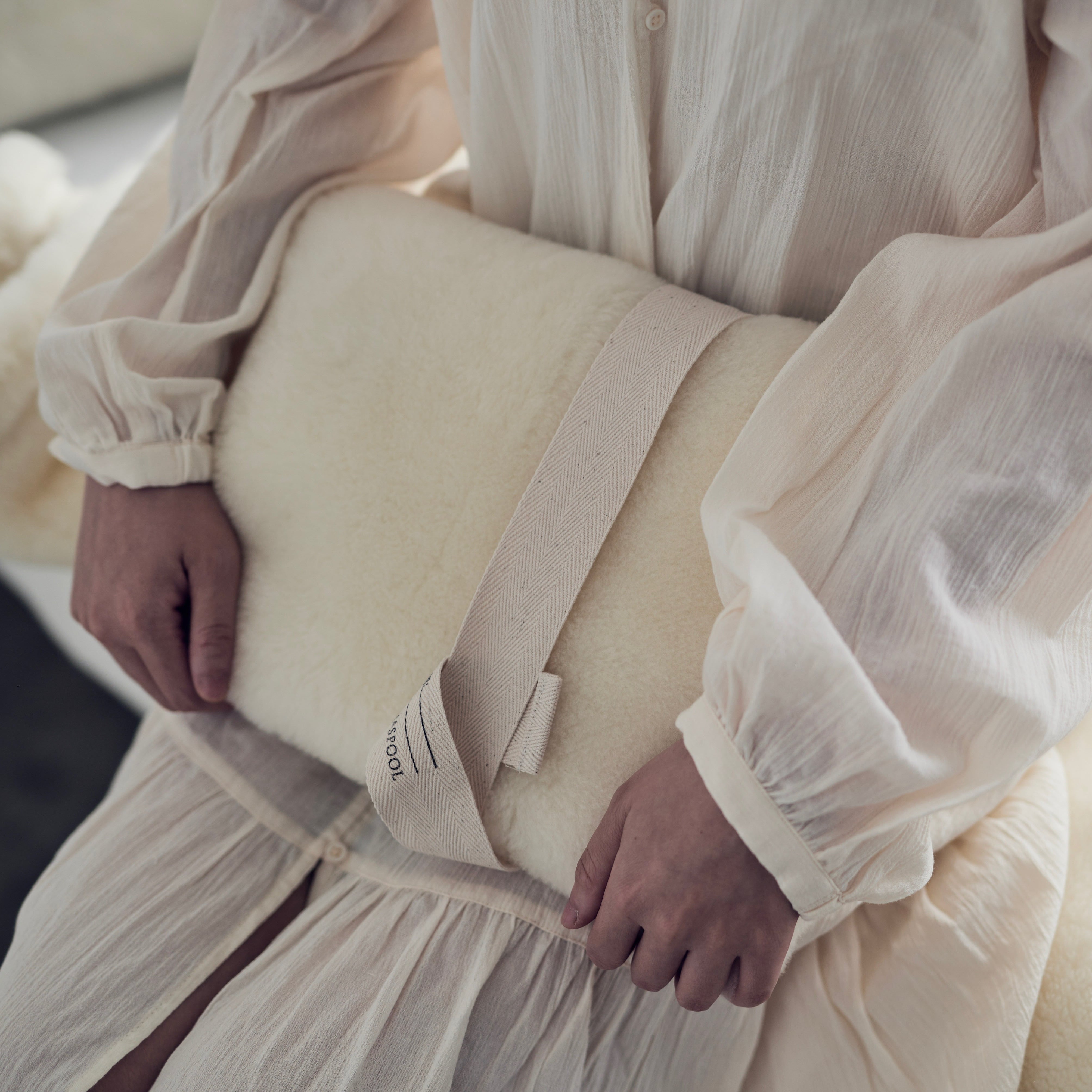 ㉑ 着物生地(ウール生地)　湯タンポカバー【リバーシブル/ハンドメイド】 軽くて暖かい メリノウール【SERENE】ウール 湯たんぽカバー 毛布 天然