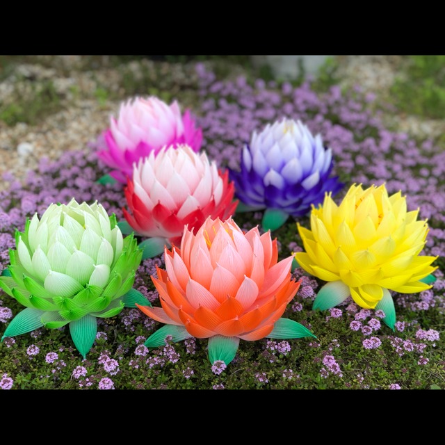 ♛°人気の蓮シングル仏花♤° ボリューミーなコンパクトサイズ ♬ 花器付き♪ ♛°人気の蓮シングル仏花♤° ボリューミーなコンパクトサイズ ♬ 花器