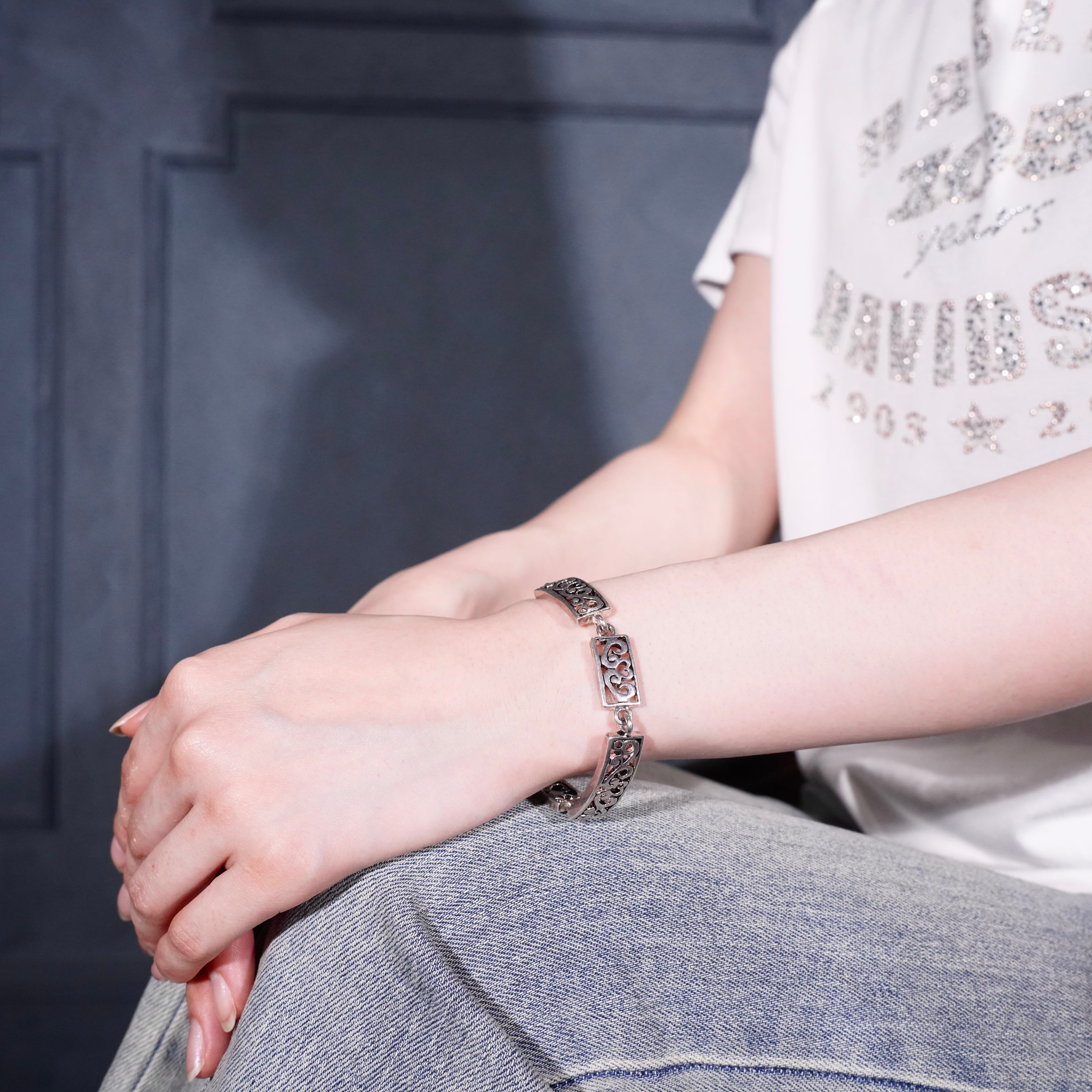 USA製 ユニバーサルスタジオ ヴィンテージ ブレスレット チャーム レトロ USA VINTAGE METAL CHARM DESIGN BRACELET/アメリカ古着メタルチャーム