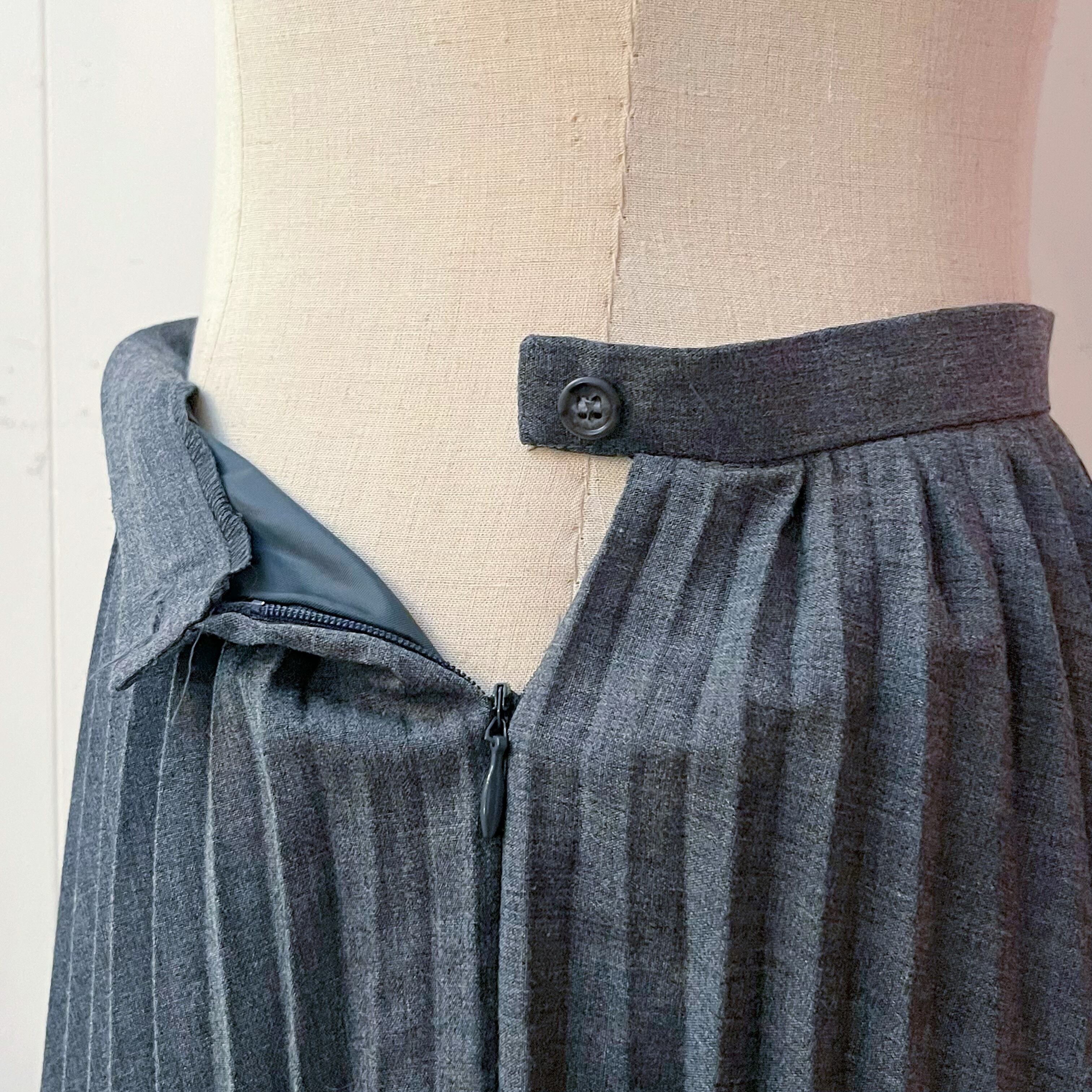 gray accordion pleats skirt