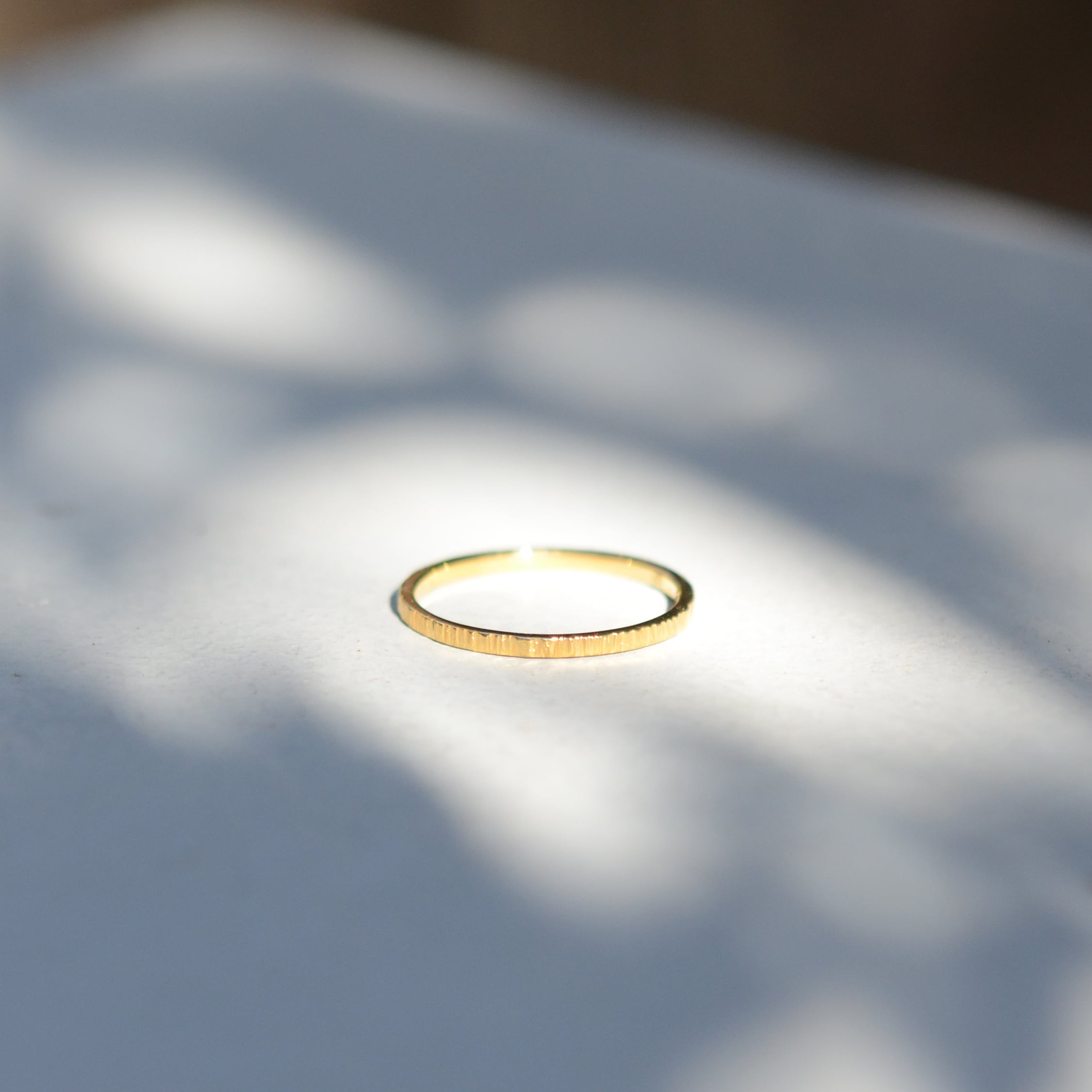 〈K10 YG〉stripe ring / flat / 1.5mm