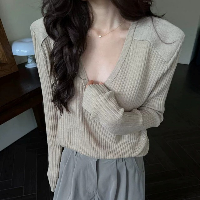V-Neck Structured Shoulder Knit 01497