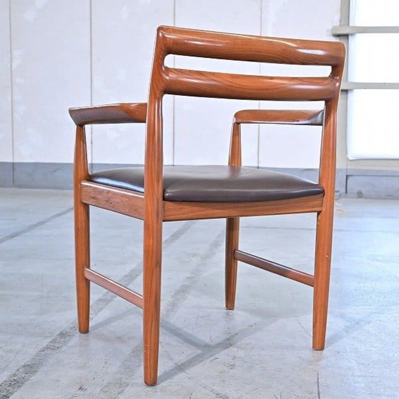 北欧デンマーク製 BRAMIN社 Henry Walter Klein チーク無垢材 ダイニングチェアa 椅子 削り出し アーム ヘンリーウォルタークライン【中古家具/中古インテリア/USED家具ユーズド家具/リサイクル】