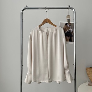 ラウンドネック サテンブラウス 10019