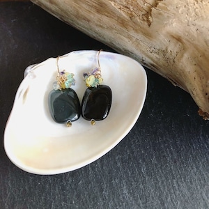 レインボーオブシディアン×イエローオパール×アンティークフローライトのピアス