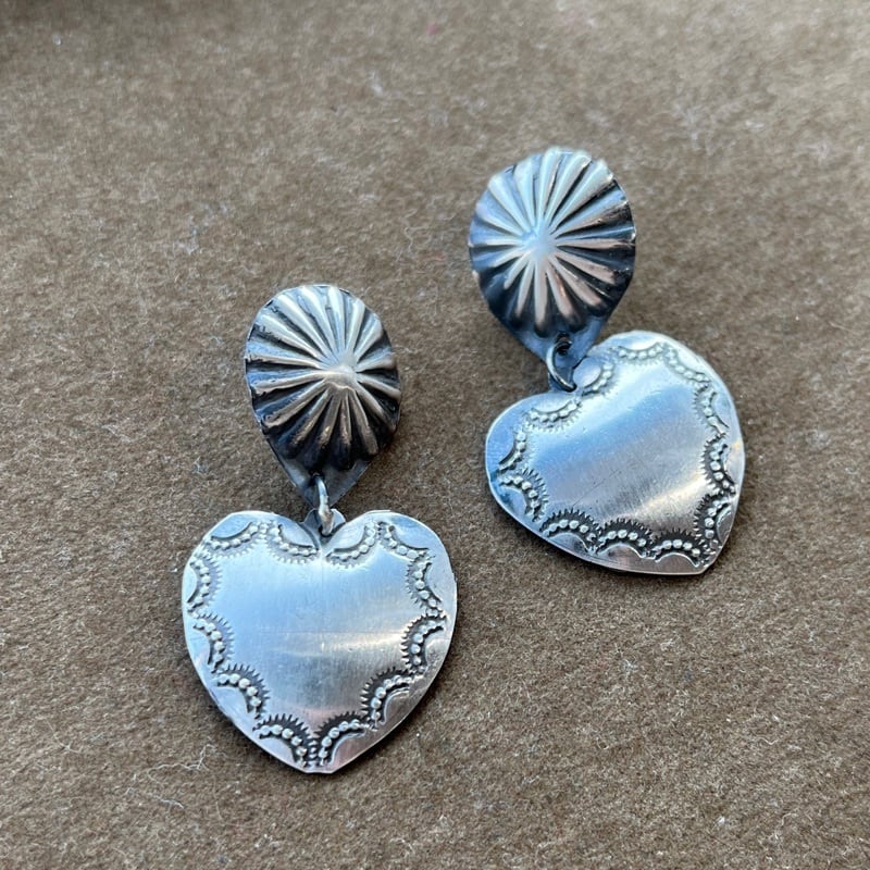 鎌倉インディアンジュエリーハンドメイド 羽根モチーフ ピアス最終価格、一点物 Indian Jewelry》 ハート コンチョピアス | 【公式通販】鎌倉の