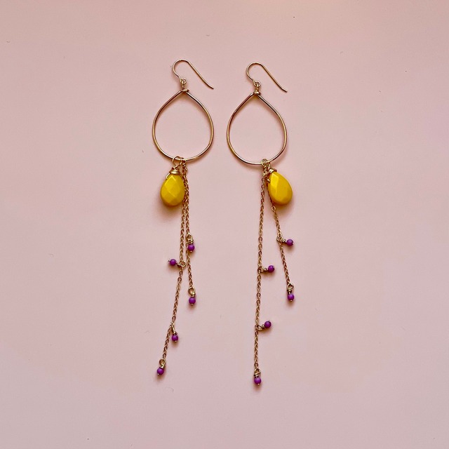 Natural stone pierced earring