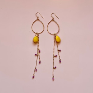 Natural stone pierced earring