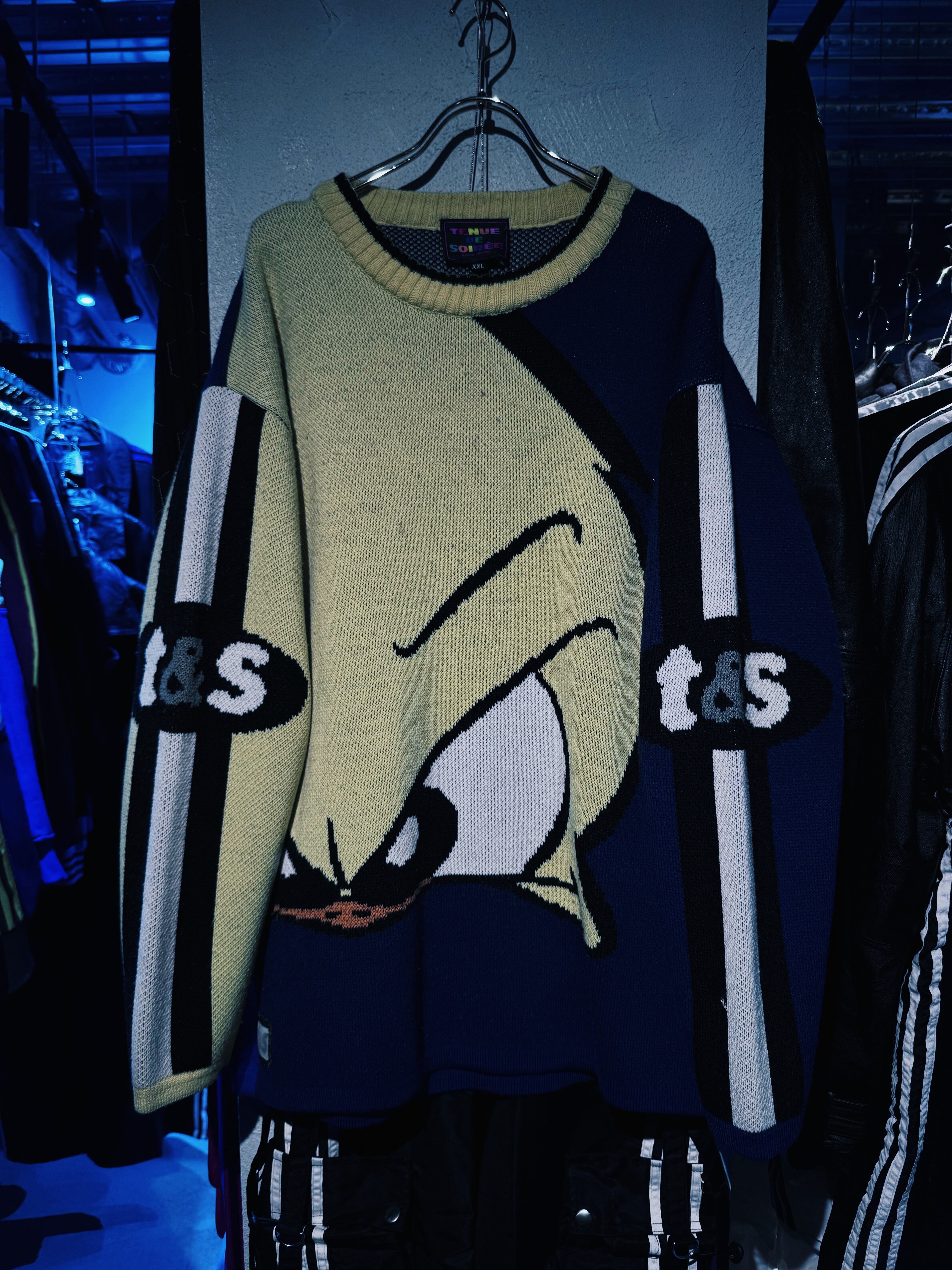 【D4C】"Tweety" character navy×yellow color full pattern knit