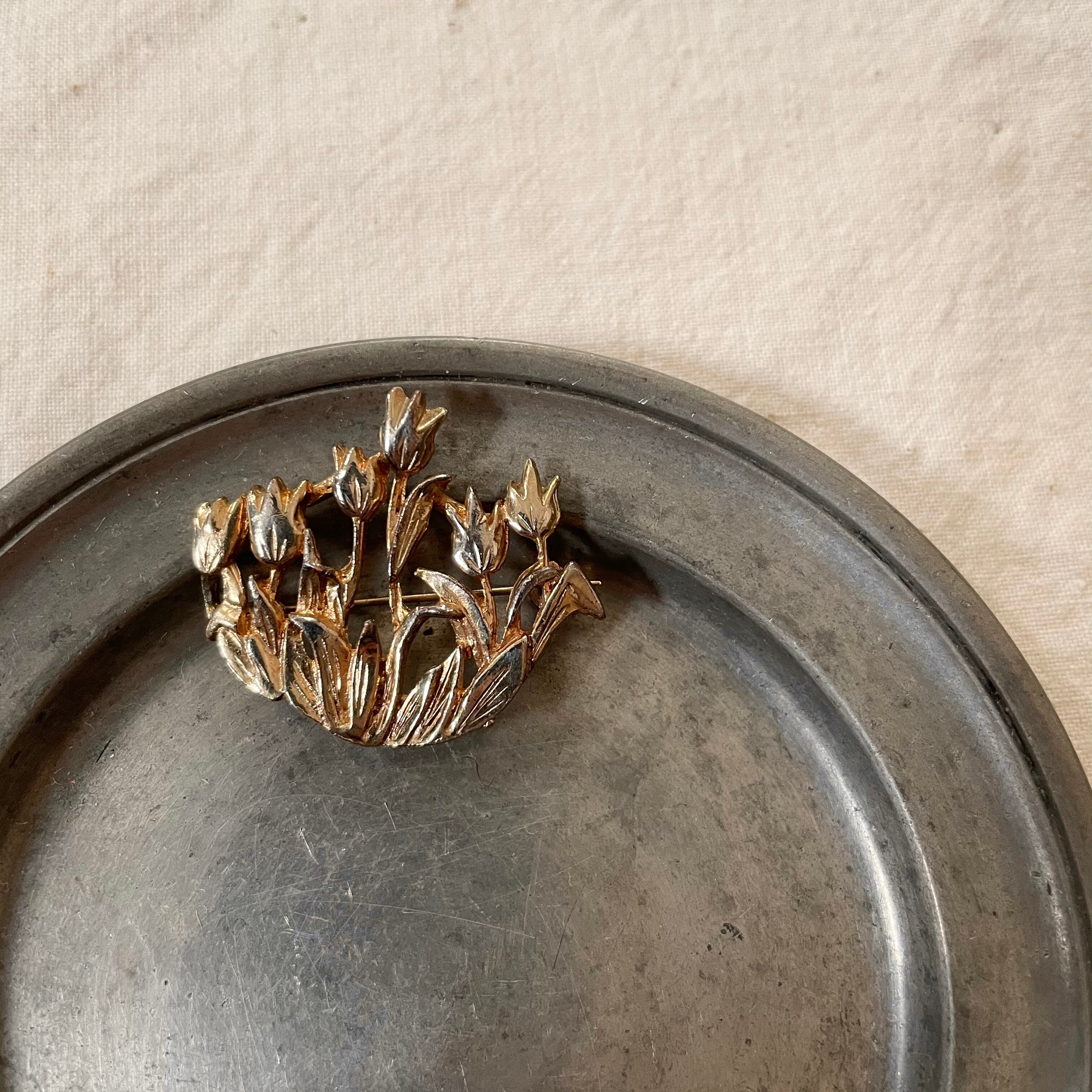 チューリップブローチ