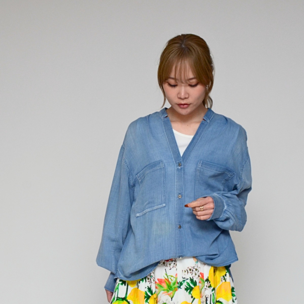【極美品】BLUE FRONCE シアーデニムシャツ ライトブルー 38 洗練のシアー感】 シアーデニム・スキッパーシャツ ‐ LEI-2587 ライト