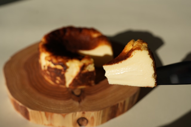 【予約商品 4月15日-4月20日発送】BASQUE CHEESECAKE 「バスクチーズケーキ」※お日にち指定は出来かねます