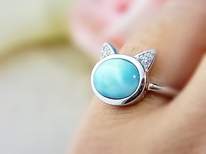 【★26％OFF★プレゼントに★お得品★模様うすめ】＠にゃんプチ＠ラリマー◆キラキラお耳が可愛い ねこのリング（指輪）フリーサイズ 天然石アクセ Ｄ85①