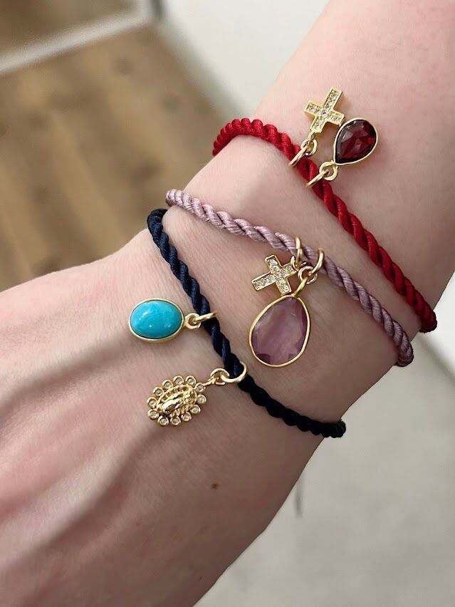 シルクコードブレスレット | 上品なアクセサリー | こだわり素材・重ね