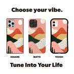 受注生産 iPhoneケース ピンク背景の山とドット抽象｜レトロウェーブ CURV015C