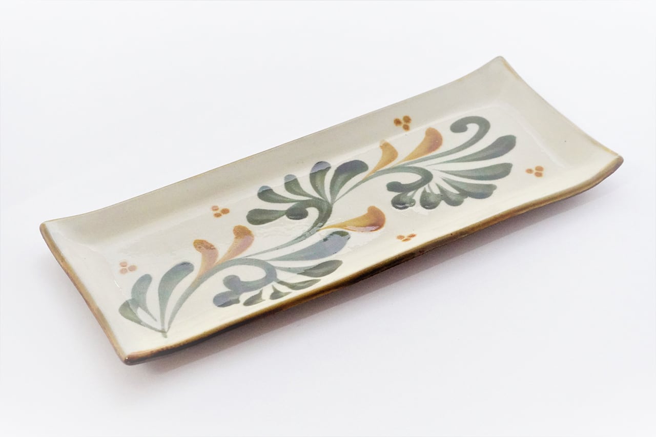 サンマ皿 黒ゴス唐草