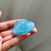 透け感とブルーが美しい*アクアマリン*ファセットハート型09*天然石インテリア*置き物