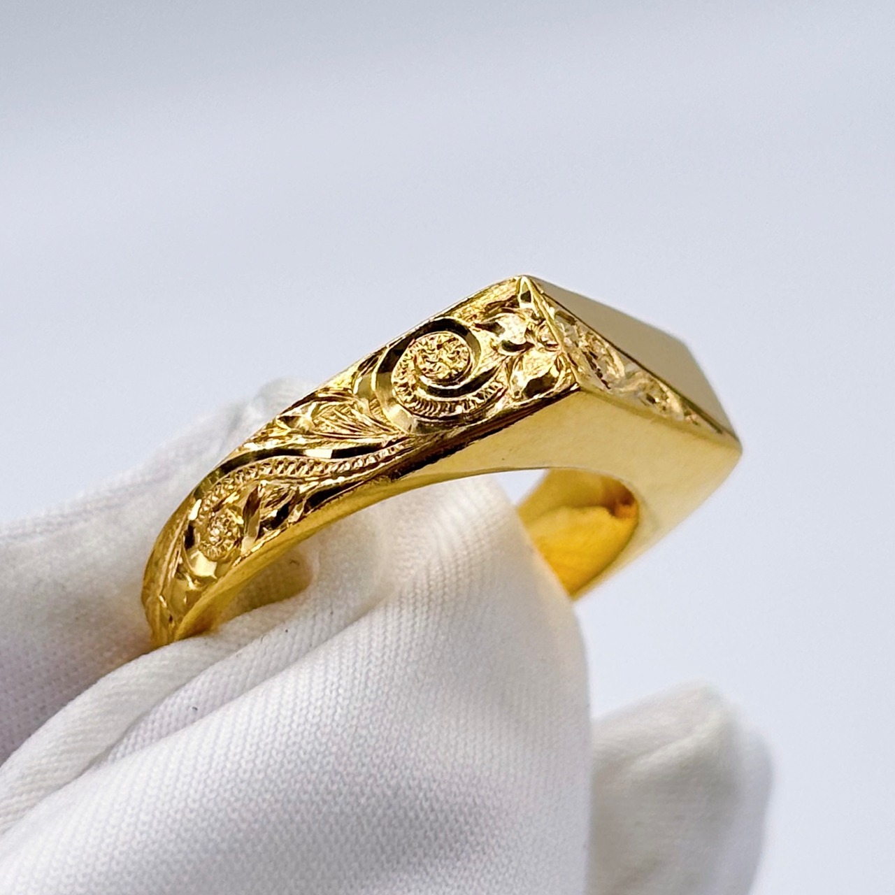 【受注販売】Engraved Signet Ring - Gold -